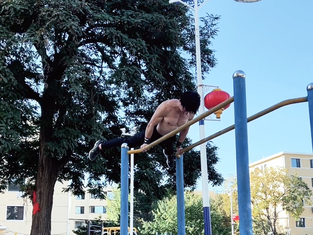 详细阅读:俄式挺身(俄式挺身分腿到并腿很难吗) 俄式挺身(俄式挺身分腿到并腿很难吗)